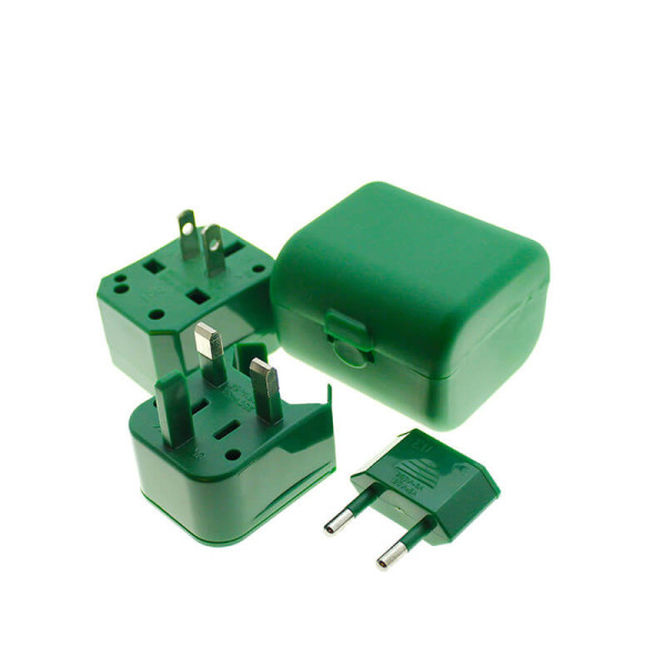 UNIVERSALER REISEADAPTER IN PRAKTISCHEM ETUI