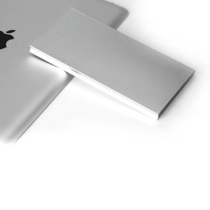 DUALE SLIM-POWER BANK MIT METALLGEHÄUSE (MOBILES LADEGERÄT) MIT LED-LEUCHTE, 8000 mAh - Reklamnepredmety