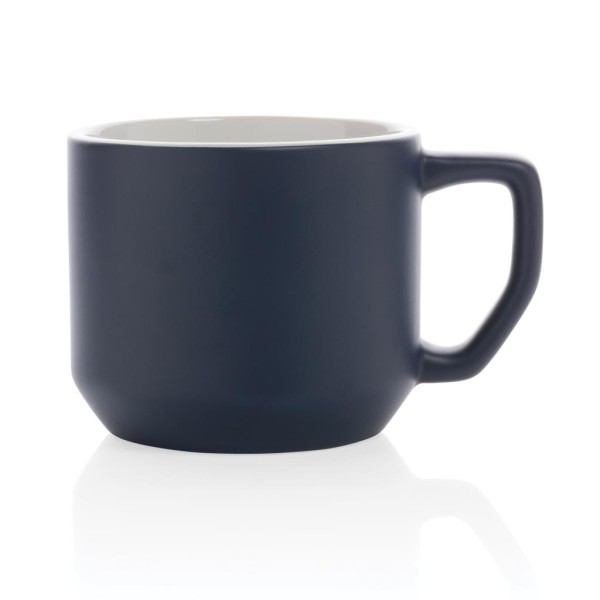 Moderne Keramiktasse, grün