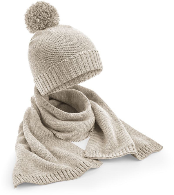 Geschenkset mit Strickmütze und Schal