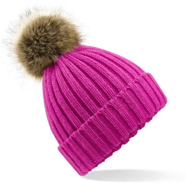 Strickmütze mit Bommel