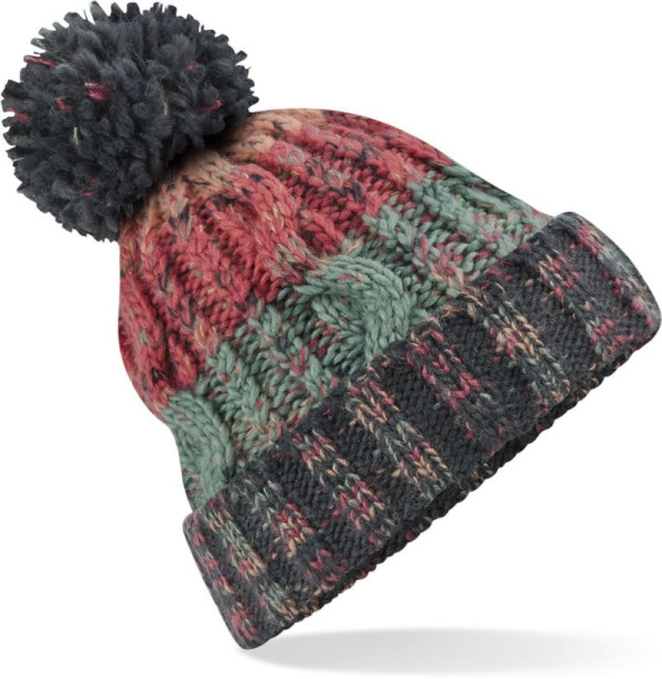 Gestrickte Mütze mit Korkenzieherbommel