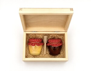 Geschenkset – Akazien- und Honigtauhonig mit Honigrock und Honigtopf in einer Holzbox - Reklamnepredmety