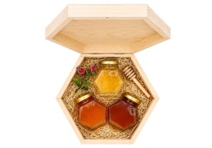 Geschenkset – TRIO HONEY, 6-seitig, in einer sechseckigen Holzbox - Reklamnepredmety
