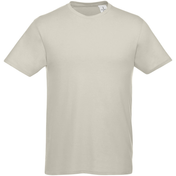 Das T-Shirt Heros mit kurzen Ärmeln