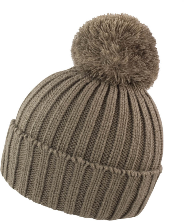Strickmütze mit Pompon