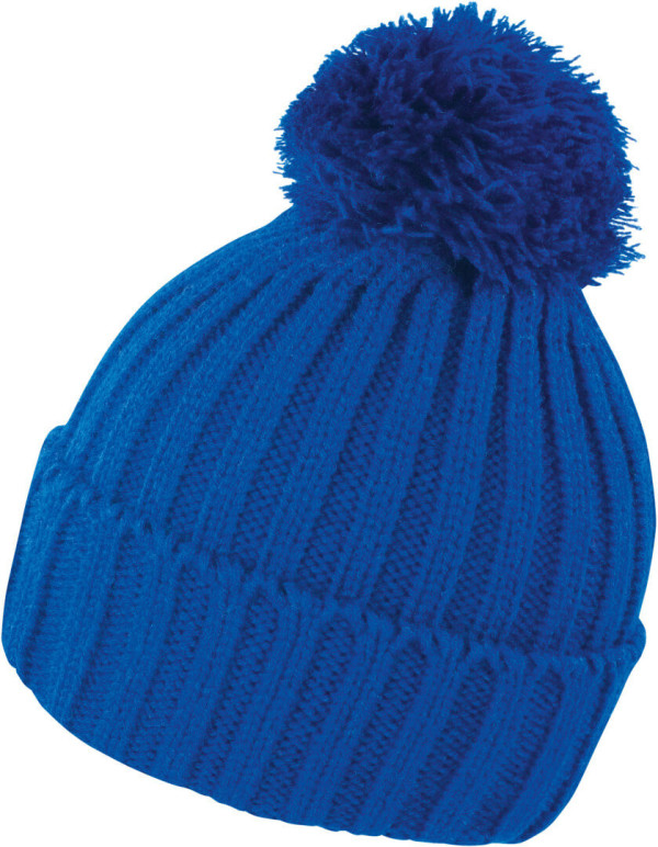 Strickmütze mit Pompon