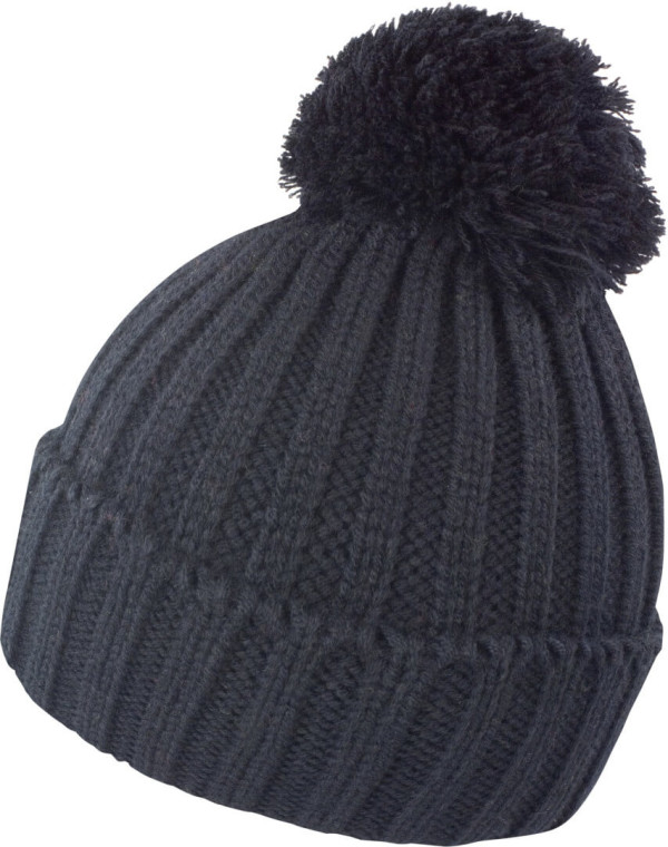 Strickmütze mit Pompon